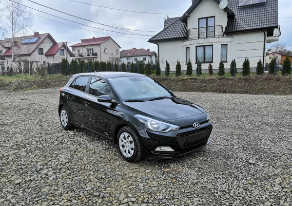 Hyundai i20 cena 25900 przebieg: 179000, rok produkcji 2015 z Skarszewy małe 781